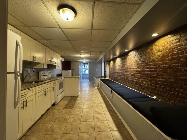 Building Photo - 45A Van Reypen St