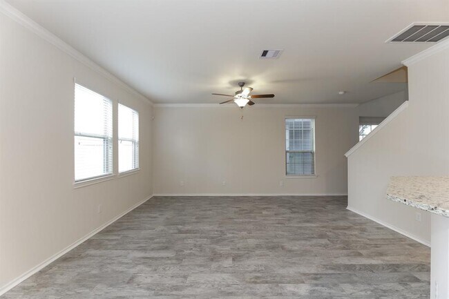 Foto del edificio - 6471 Calgary Woods Ln