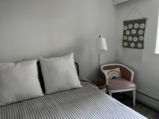Photo du bâtiment - 825 8th Av E