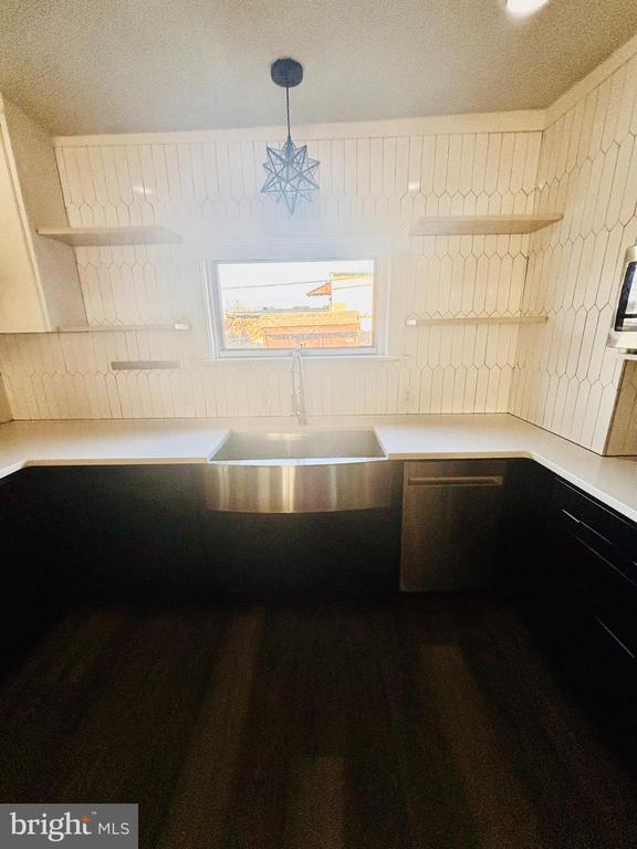 Building Photo - 243 Hall St