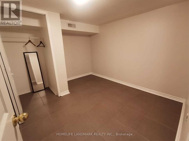 Building Photo - 727 Hewson Dr