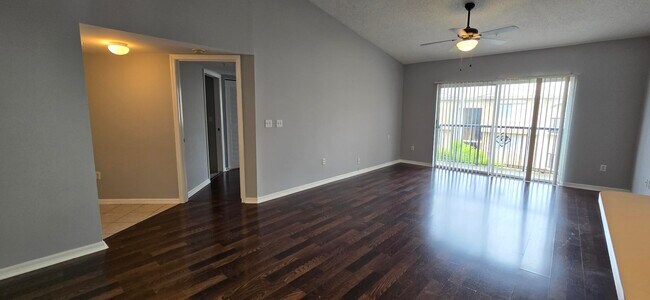 Building Photo - 1300 Crestwood Ct S