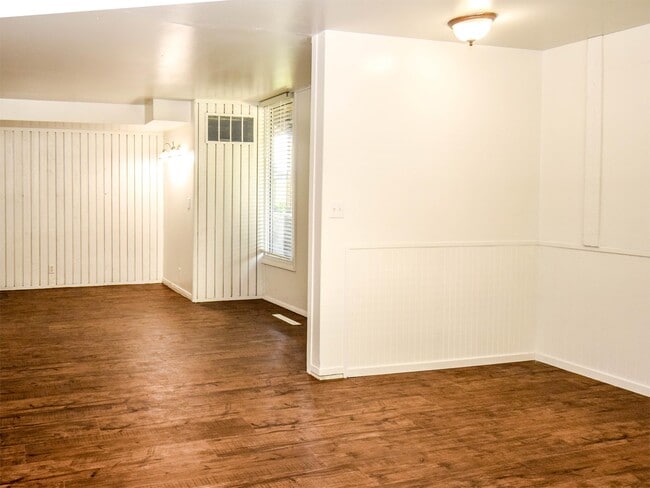 Building Photo - 620 E 700 N
