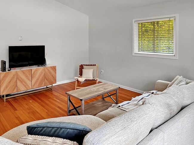 Foto del edificio - 5639 Main St