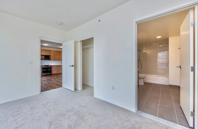 Foto del edificio - 2 Bed, 2 Bath Corner Unit at The Central A...