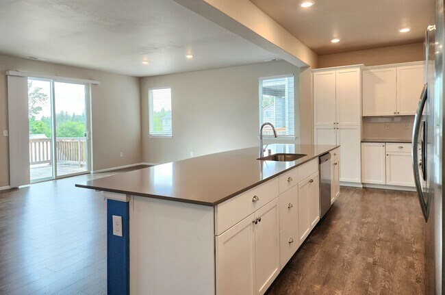 Foto del edificio - 4 Bedroom Home in Marysville Available Now!