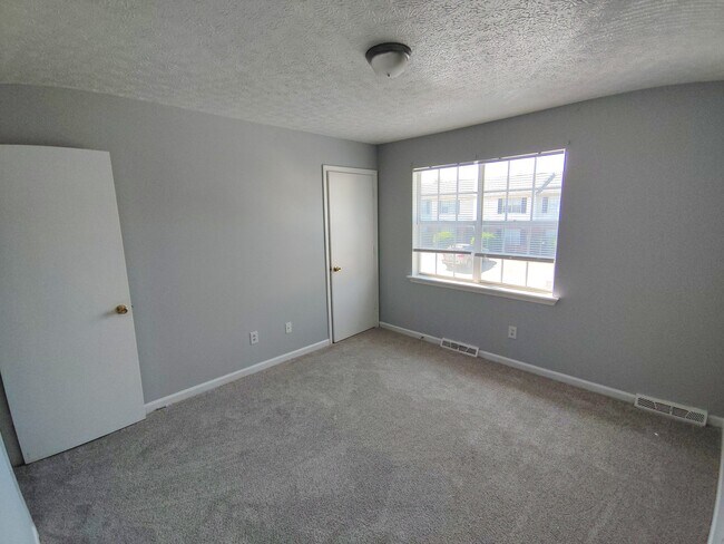 Foto del edificio - 30 Fonda Dr