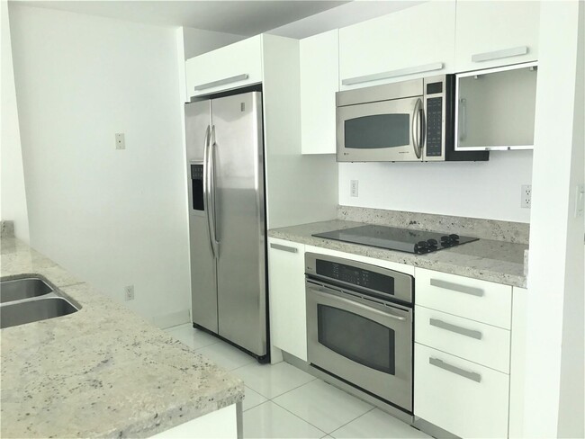 Foto del edificio - 601 NE 36th St