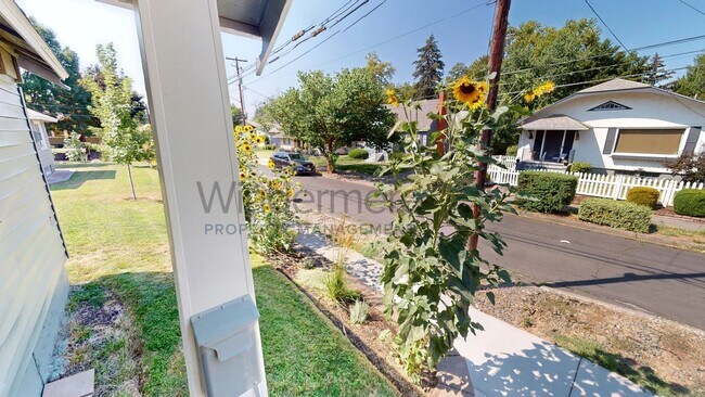 Building Photo - 108 N Bellevue Ave
