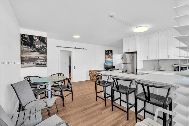 Foto del edificio - 4144 El Mar Dr