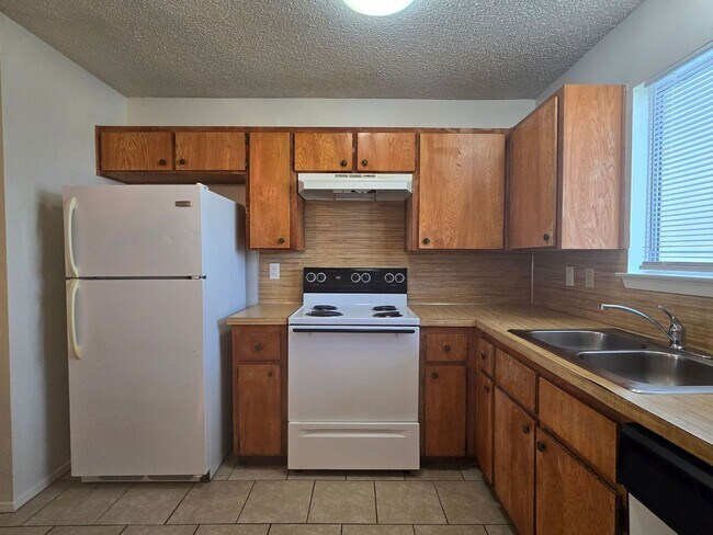 Foto del edificio - SECTION 8/HUD - WATER INCLUDED - AVAILABLE...