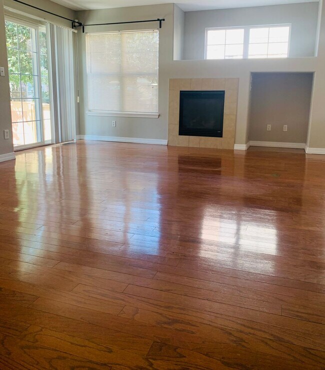 Building Photo - Light & Bright Condo in Redbuck At Sorrel ...