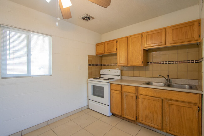 Building Photo - 1412 N 35TH ST UNIT 11, PHOENIX AZ