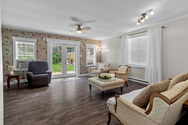 Photo du bâtiment - 70 Merrymeeting Rd