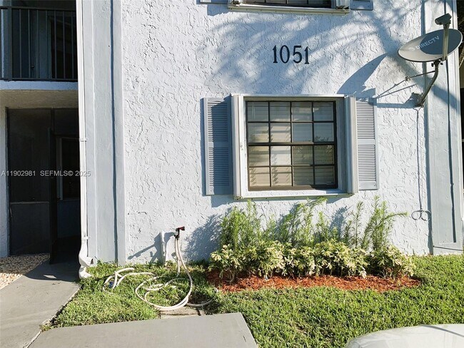 Foto del edificio - 1051 Jefferson Dr