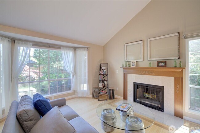Building Photo - 4bd/3.5ba Redmond Home