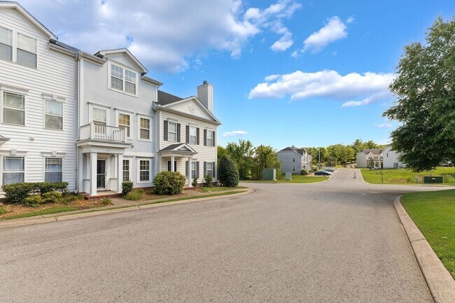 Foto del edificio - 4316 Summercrest Blvd