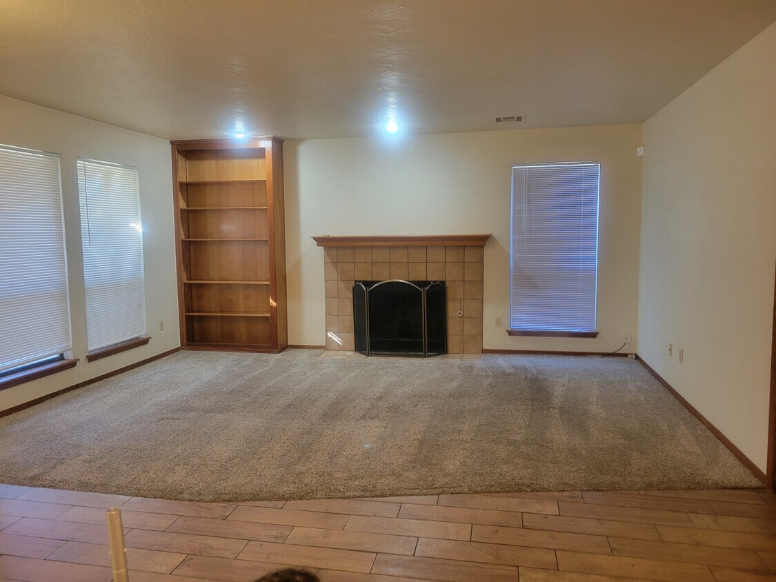 Primary Photo - 8123 NW 120th St