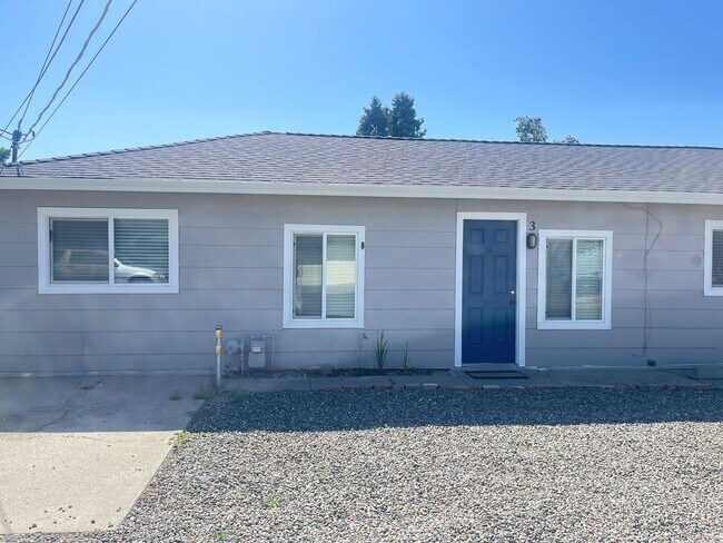 Building Photo - 2282 Maple St