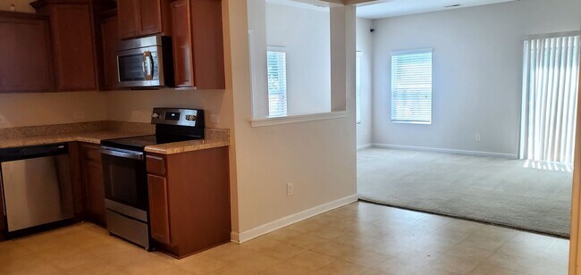 Building Photo - Townhouse for Rent