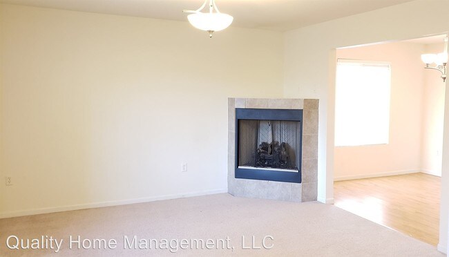 Building Photo - 4 br, 2.5 bath House - 642 Seitz Ct