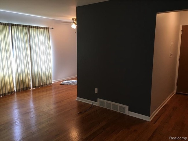 Building Photo - 4840 Briarwood Ave