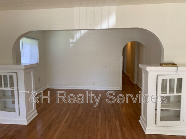 Building Photo - 5406 E Burgess Ave