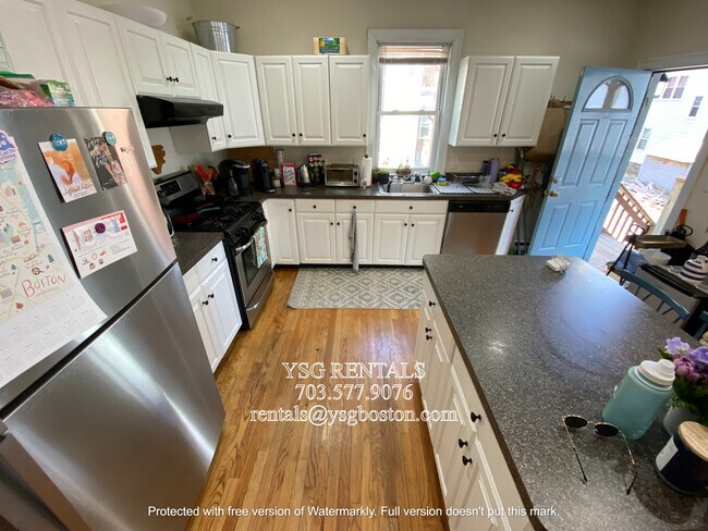 Building Photo - 102 Cypress St