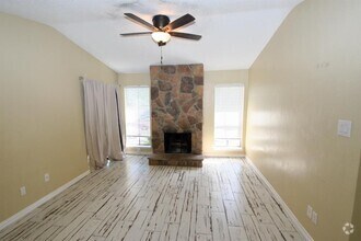 Building Photo - 17331 Red Oak Dr