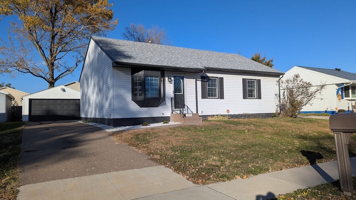 Foto principal - 1750 W 54th St