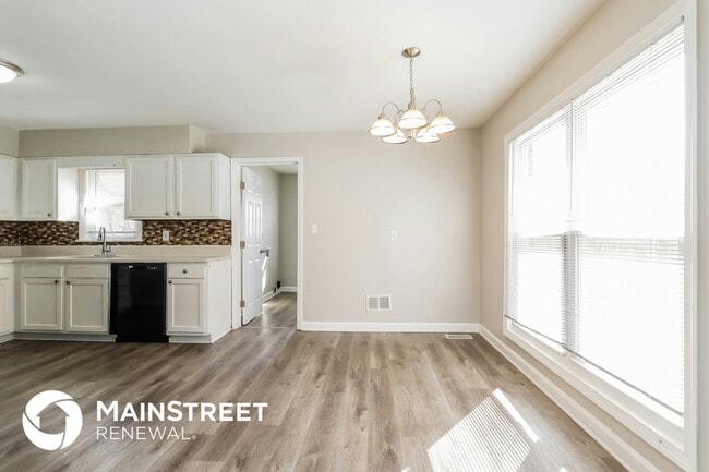 Foto del edificio - 5211 Eugene Way