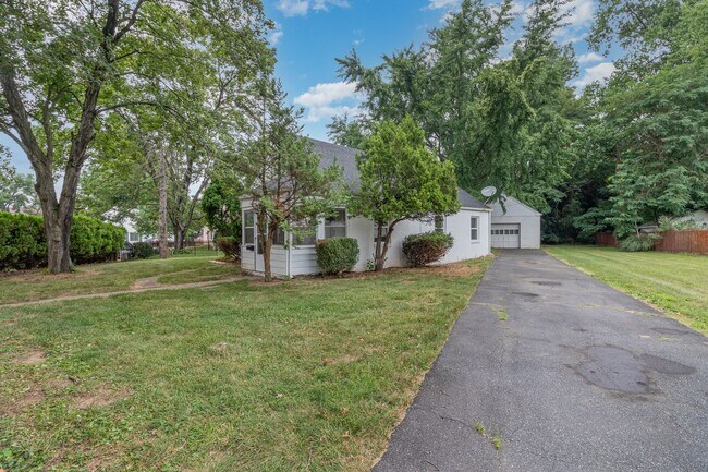 Foto del edificio - 1812 Chatham Dr