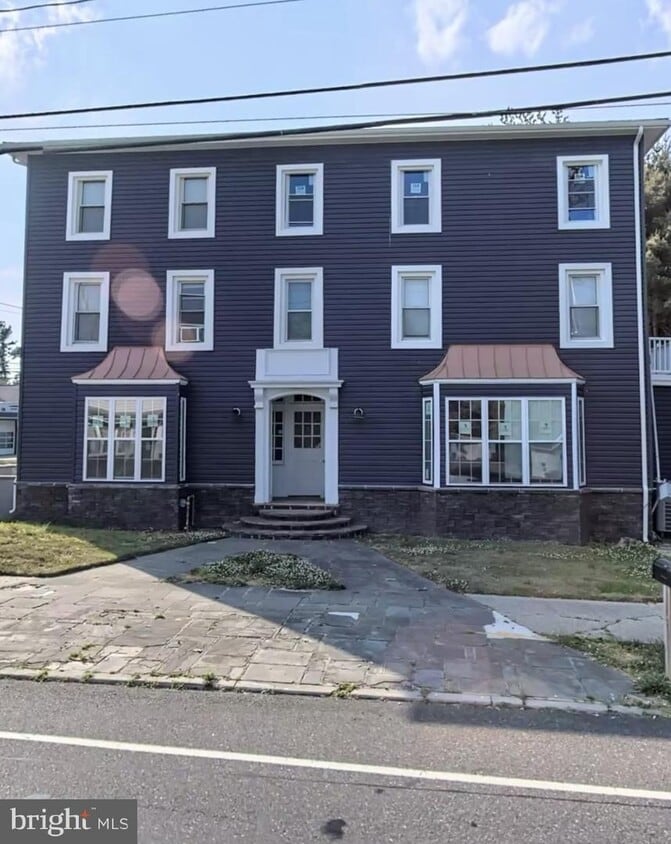 Primary Photo - 297 Kings Hwy