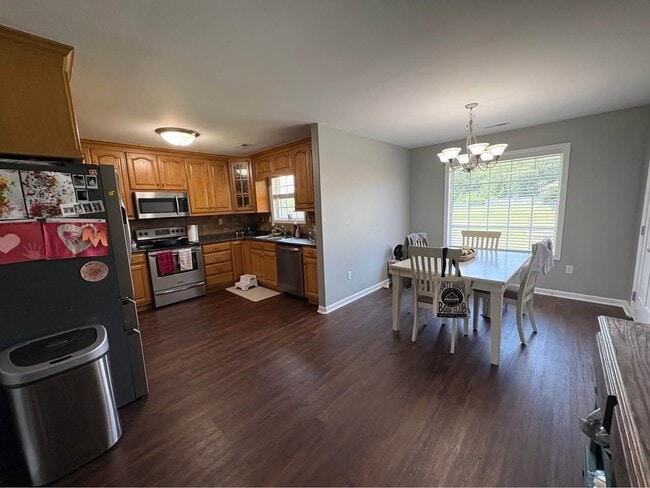 Building Photo - 127 Tine Ln