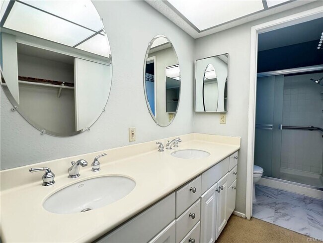 Foto del edificio - 14371 Miro Ct