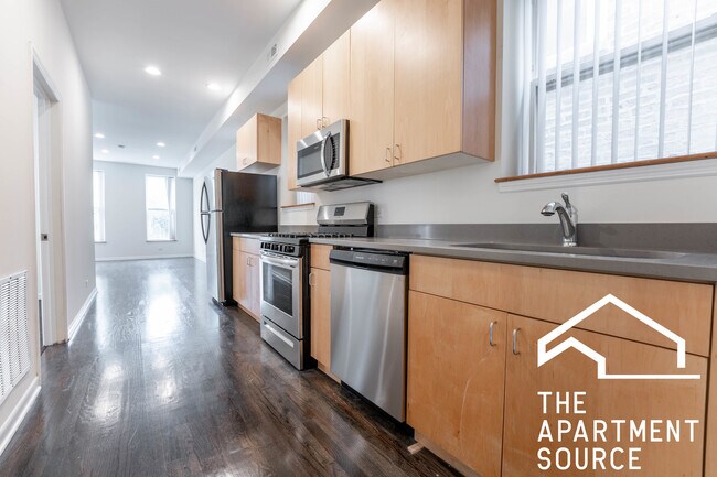 Building Photo - 1254 N Greenview Ave
