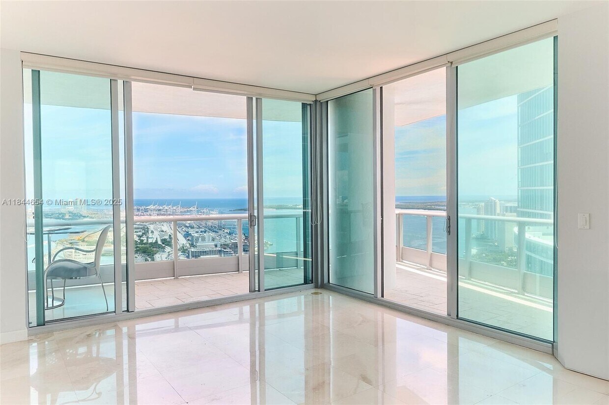 Primary Photo - 900 Biscayne Blvd