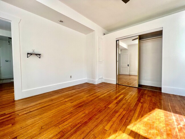 Building Photo - 207 W. 45th St.
