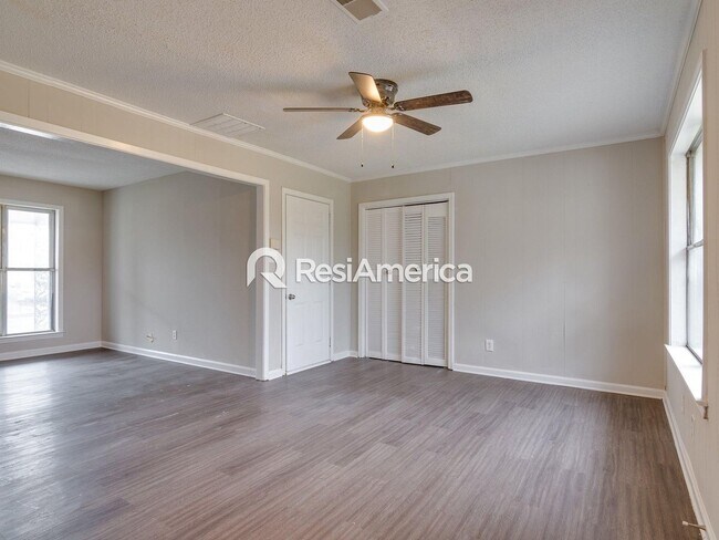 Foto del edificio - -Fully renovated 3 bedroom, 1.5 bathroom h...