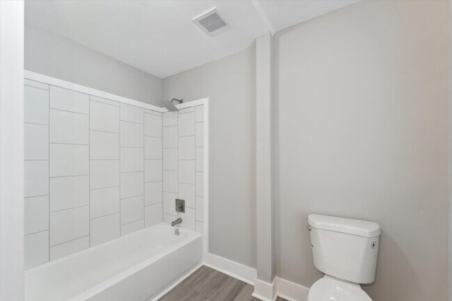 Foto del edificio - 1020 W 37th St