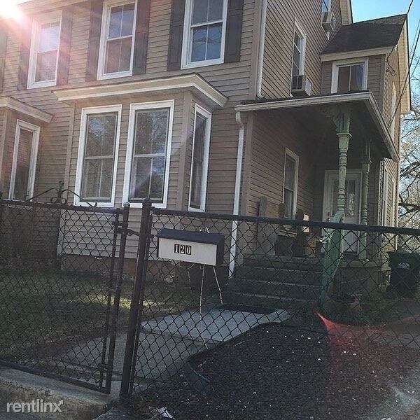 Foto del edificio - 2 br, 1 bath House - 120 South Main Street