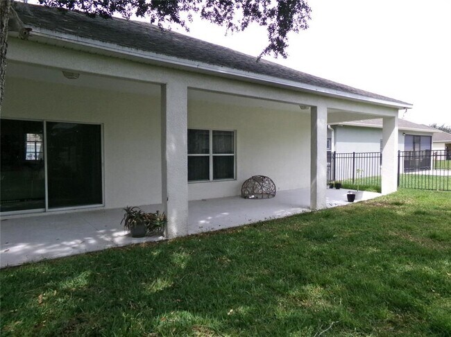 Foto del edificio - 9680 Myrtle Creek Ln