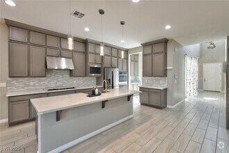 Building Photo - 252 Castellari Dr