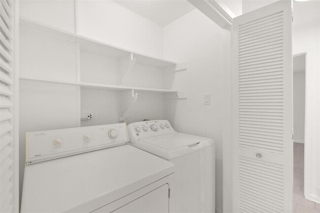 Building Photo - 3371 Continental Dr