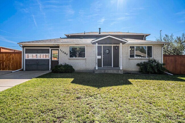 Foto del edificio - Spacious Home and a Hobbyist Dream w/Large...
