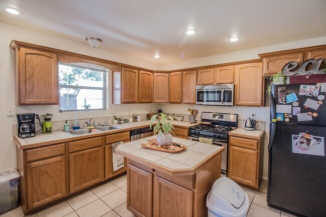 Building Photo - Beautiful home in a great neighborhood