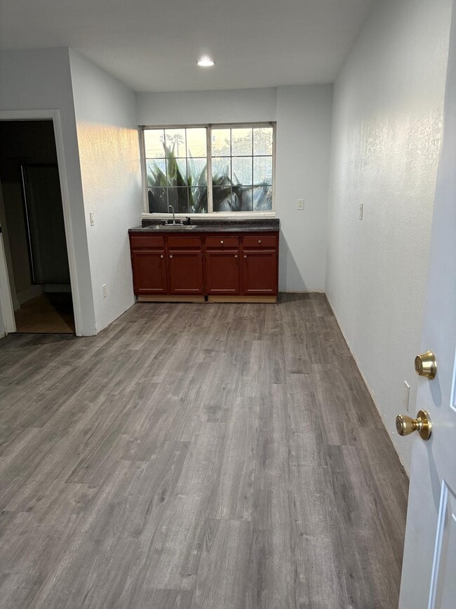 Building Photo - 2296 Trinway Ave