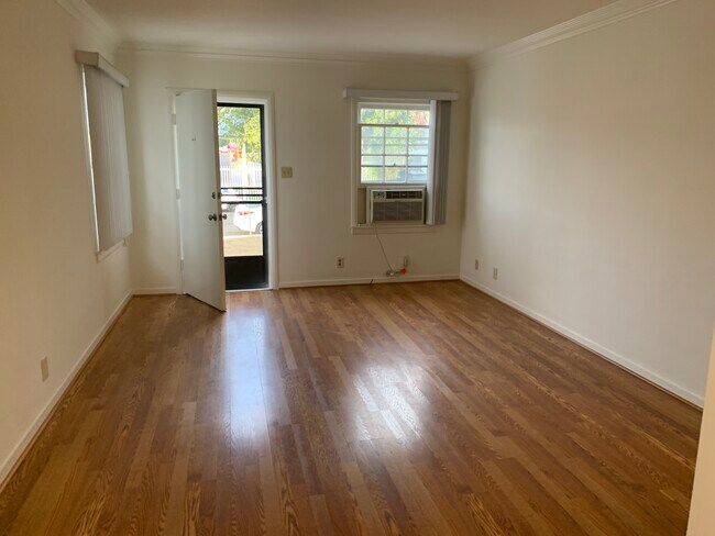 Foto del edificio - 1300 E Acacia Ave