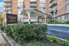 Building entrance - 1 E University Pkwy