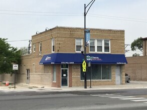 Building Photo - 6158 S Pulaski Rd